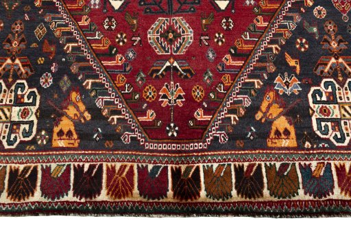 Central medallion detail of 2000s Shiraz rug from Iran / Persia