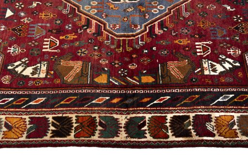 Close-up detail of 2000s Shiraz rug from Iran / Persia showing Wool weave