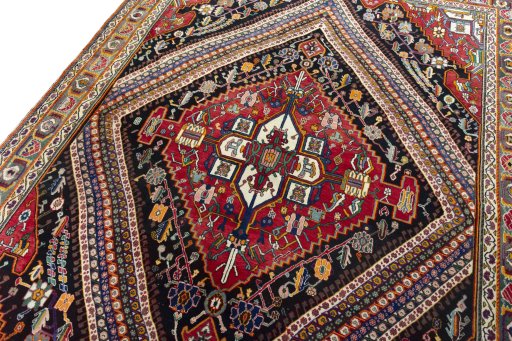 Backside of handmade 1970s Shiraz rug showing knot structure and weave density