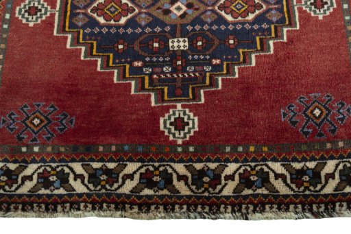 Central medallion detail of 2000s Shiraz rug from Iran / Persia