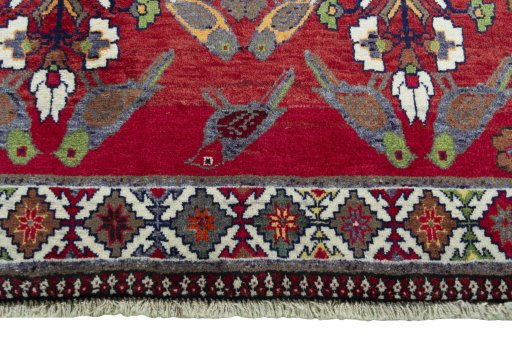 Central medallion detail of 2000s Shiraz rug from Iran / Persia