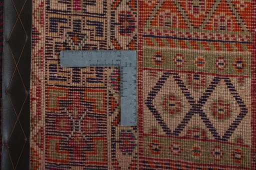 Close-up detail of 1970s Shiraz rug from Iran / Persia showing Wool weave