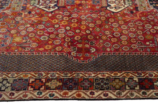 Close-up detail of 1970s Shiraz rug from Iran / Persia showing Wool weave