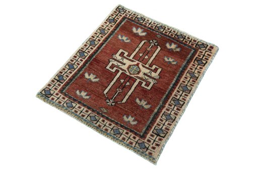 Corner detail of 2000s Shiraz rug showing border pattern and Wool pile