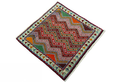 Close-up detail of 2000s Shiraz rug from Iran / Persia showing Wool weave