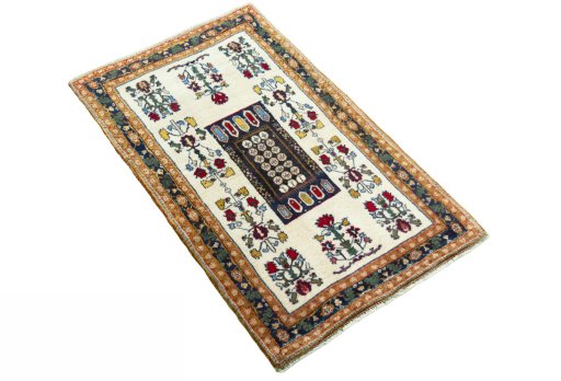 Close-up detail of 2000s Shiraz rug from Iran / Persia showing Wool weave