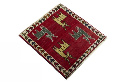 Close-up detail of 2000s Shiraz rug from Iran / Persia showing Wool weave