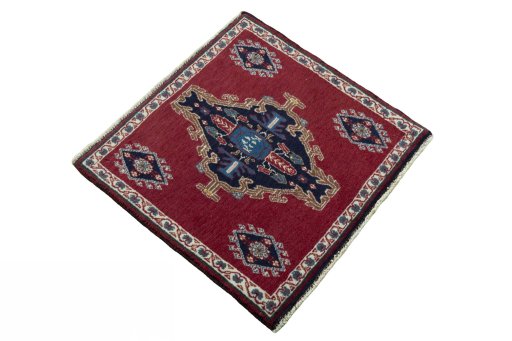Close-up detail of 2000s Shiraz rug from Iran / Persia showing Wool weave