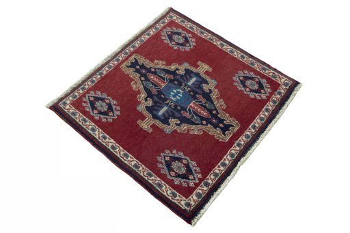 Close-up detail of 2000s Shiraz rug from Iran / Persia showing Wool weave