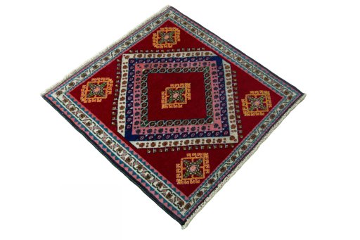 Close-up detail of 2000s Shiraz rug from Iran / Persia showing Wool weave