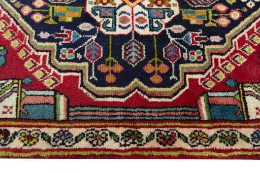 Central medallion detail of 2000s Shiraz rug from Iran / Persia