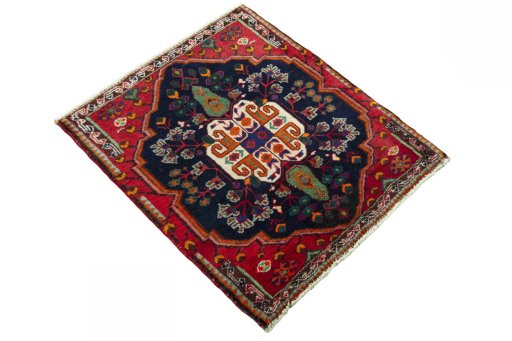 Close-up detail of 2000s Shiraz rug from Iran / Persia showing Wool weave