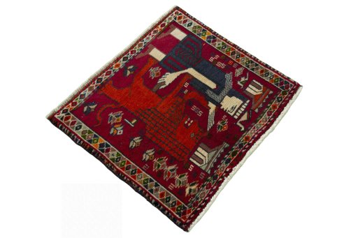 Close-up detail of 2000s Shiraz rug from Iran / Persia showing Wool weave