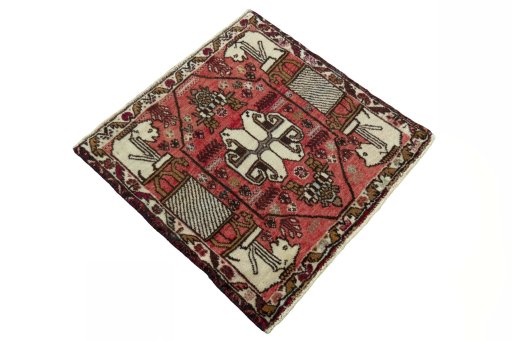 Close-up detail of 2000s Shiraz rug from Iran / Persia showing Wool weave