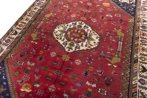 Backside of handmade 1970s Shiraz rug showing knot structure and weave density