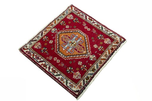 Close-up detail of 2000s Shiraz rug from Iran / Persia showing Wool weave