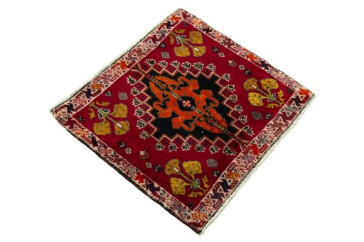 Close-up detail of 2000s Shiraz rug from Iran / Persia showing Wool weave