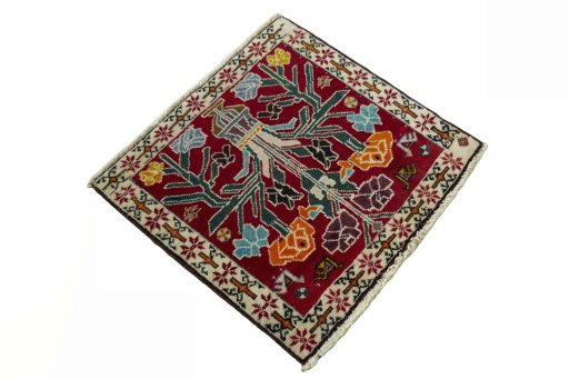 Close-up detail of 2000s Shiraz rug from Iran / Persia showing Wool weave