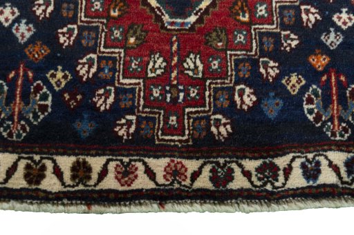 Central medallion detail of New Shiraz rug from Iran / Persia