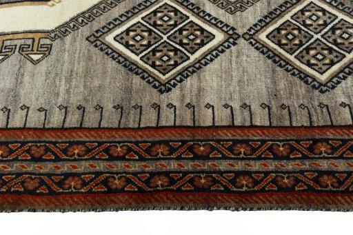Close-up detail of 2000s Shiraz rug from Iran / Persia showing Wool weave