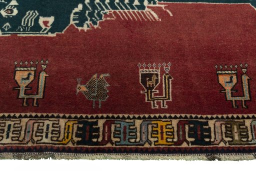 Central medallion detail of 2000s Shiraz rug from Iran / Persia