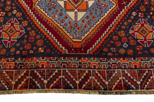 Central medallion detail of 2000s Shiraz rug from Iran / Persia