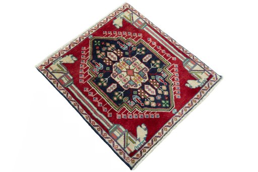 Close-up detail of 2000s Shiraz rug from Iran / Persia showing Wool weave