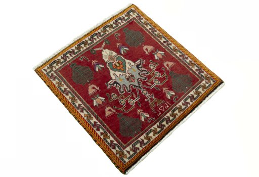 Close-up detail of 2000s Shiraz rug from Iran / Persia showing Wool weave
