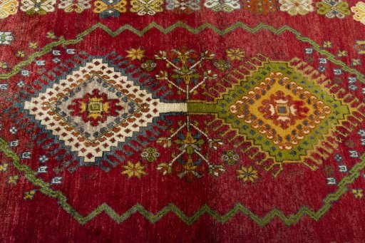 Central medallion detail of 2000s Shiraz rug from Iran / Persia