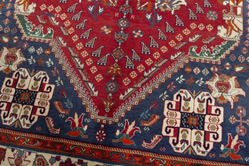 Close-up detail of 1970s Shiraz rug from Iran / Persia showing Wool weave