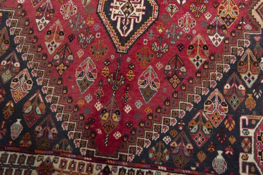 Central medallion detail of 2000s Shiraz rug from Iran / Persia