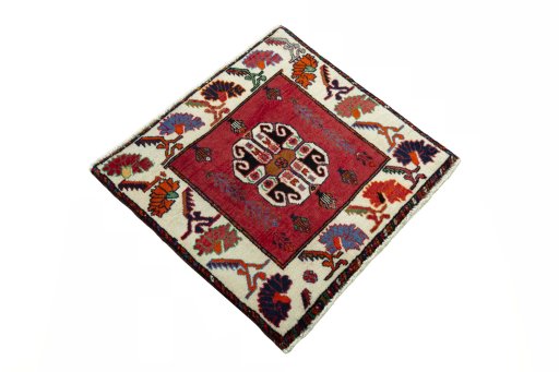 Close-up detail of 2000s Shiraz rug from Iran / Persia showing Wool weave