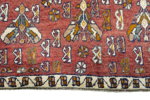 Central medallion detail of 2000s Shiraz rug from Iran / Persia