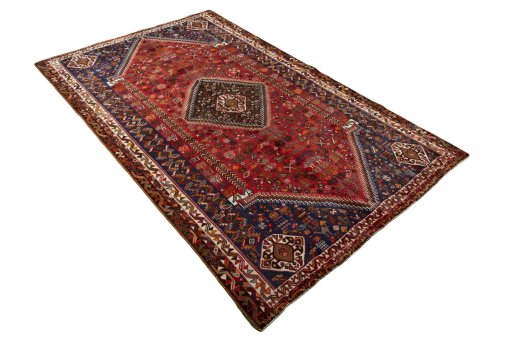 Close-up detail of 2000s Shiraz rug from Iran / Persia showing Wool weave