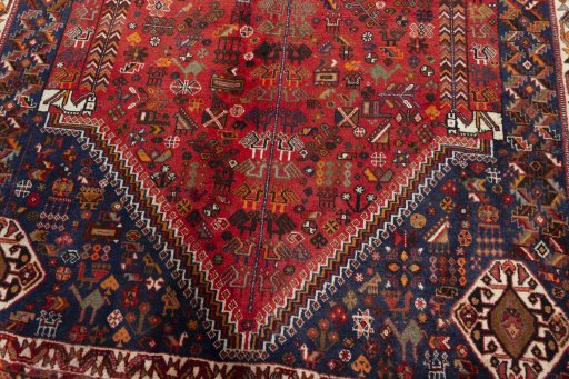 Close-up detail of 2000s Shiraz rug from Iran / Persia showing Wool weave