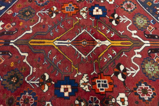 Central medallion detail of 2000s Shiraz rug from Iran / Persia
