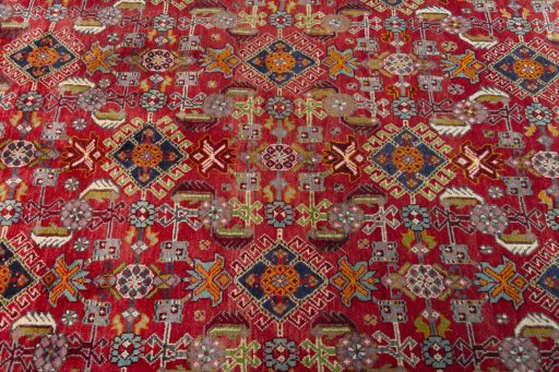 Central medallion detail of 2000s Shiraz rug from Iran / Persia