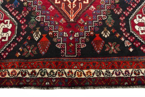 Central medallion detail of 2000s Shiraz rug from Iran / Persia