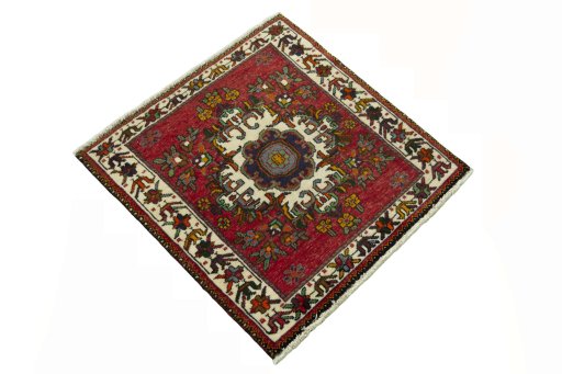 Close-up detail of 2000s Shiraz rug from Iran / Persia showing Wool weave