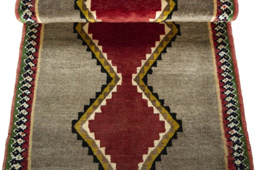 Full view of 2000s Shiraz rug from Iran / Persia, 123 × 78 cm in Beige tones