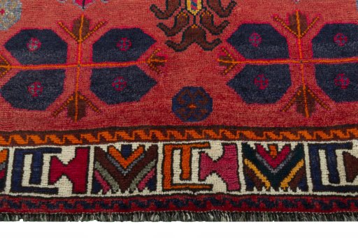 Central medallion detail of 2000s Shiraz rug from Iran / Persia