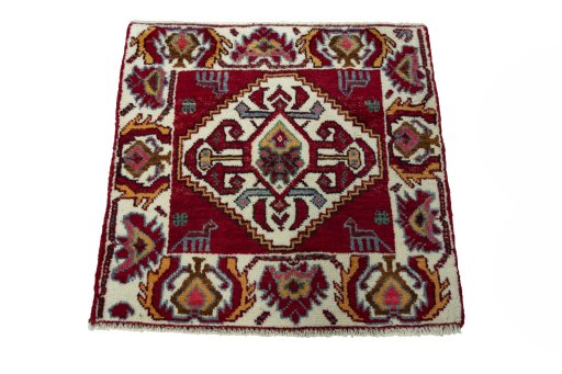 Surface texture of 2000s Shiraz rug with natural Wool and intricate pattern