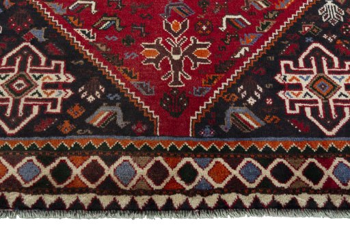 Central medallion detail of 2000s Shiraz rug from Iran / Persia