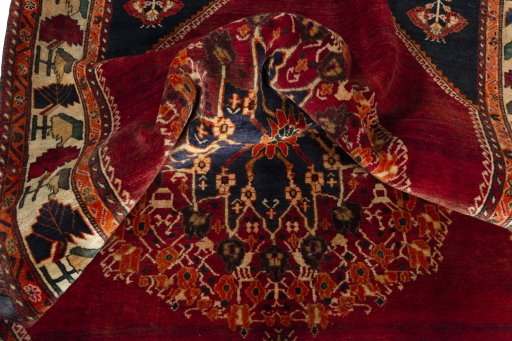 Close-up detail of 2000s Shiraz rug from Iran / Persia showing Wool weave