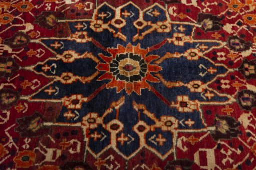 Central medallion detail of 2000s Shiraz rug from Iran / Persia