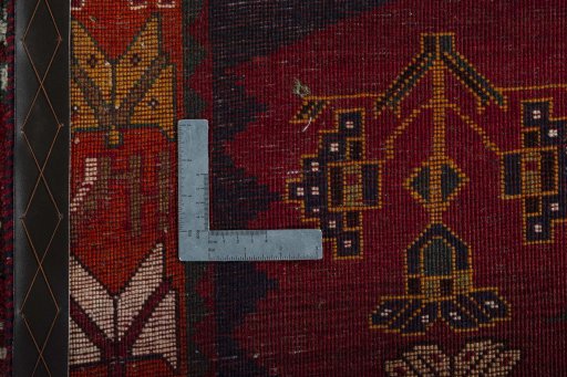 Close-up detail of 2000s Shiraz rug from Iran / Persia showing Wool weave