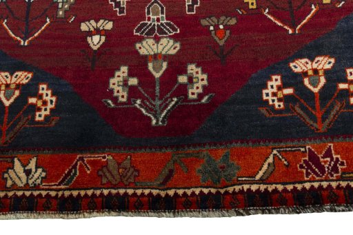 Central medallion detail of 2000s Shiraz rug from Iran / Persia