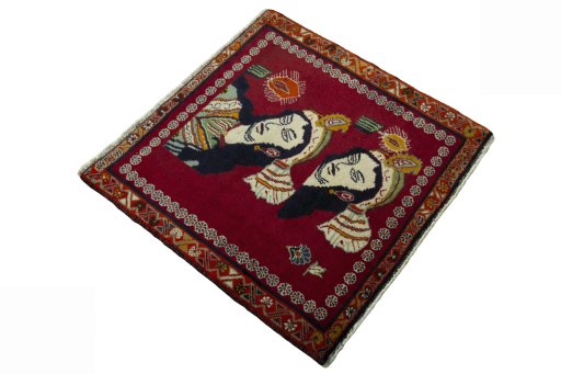 Close-up detail of 2000s Shiraz rug from Iran / Persia showing Wool weave