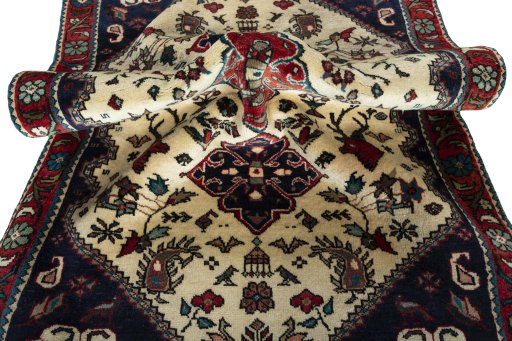 Corner detail of New Shiraz rug showing border pattern and Wool pile