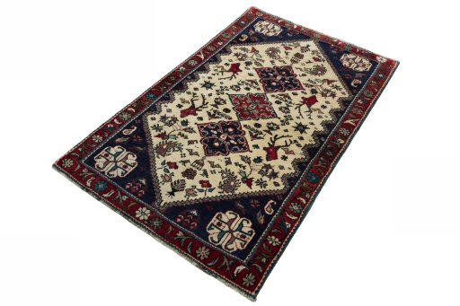 Corner detail of New Shiraz rug showing border pattern and Wool pile